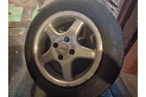 twee autobanden te koop alweers